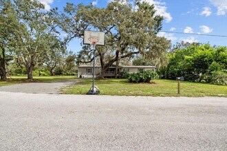13920 Hillcrest Dr in Riverview, FL - Building Photo - Building Photo