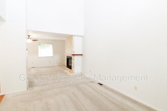 2000 Village Green Dr in Mill Creek, WA - Building Photo - Building Photo