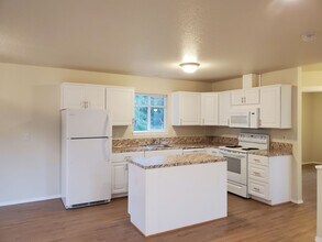 14790 S Thayer Rd in Oregon City, OR - Building Photo - Building Photo