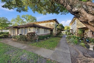 8811 NW 28th Dr, Unit 12 in Coral Springs, FL - Building Photo