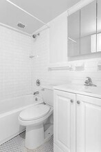 60 Fulton St in New York, NY - Building Photo - Building Photo