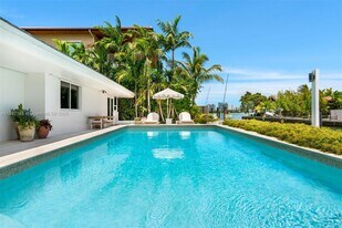 1250 NE 87th St in Miami Shores, FL - Building Photo