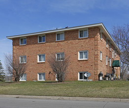 321 Harrison St S in Shakopee, MN - Building Photo - Building Photo