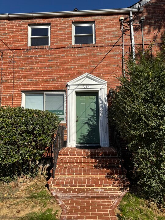 314 Clifford Ave in Alexandria, VA - Building Photo