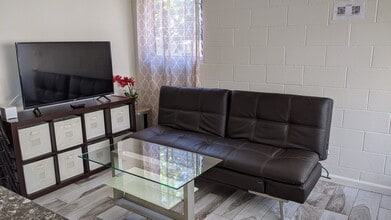 2353 Dole St, Unit 1 in Honolulu, HI - Foto de edificio - Building Photo