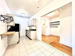 73-20 Austin St in Queens, NY - Building Photo - Building Photo
