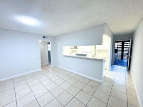 4501 Treehouse Ln in Tamarac, FL - Building Photo - Building Photo