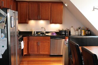73 Perthshire Rd, Unit 73B in Boston, MA - Building Photo - Building Photo