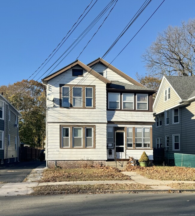 23 Treadwell St in West Haven, CT - Building Photo