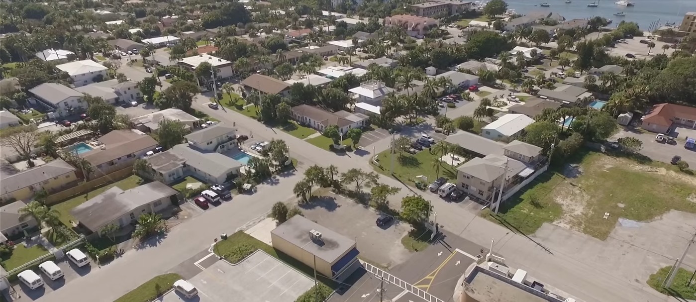 1135 Island Rd in Singer Island, FL - Foto de edificio