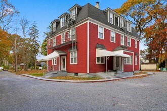 221 Lake Ave S in Nesconset, NY - Foto de edificio - Building Photo