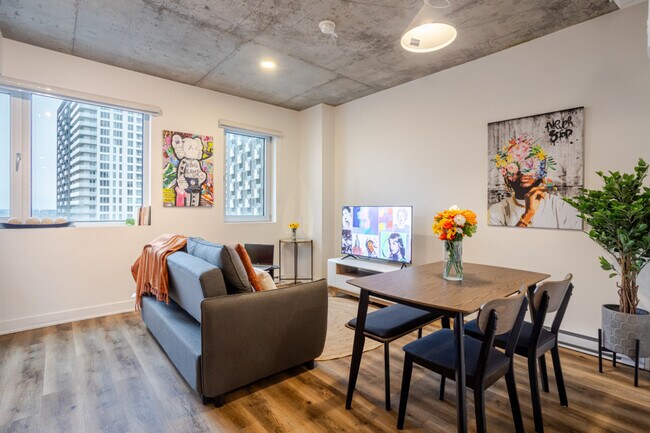 2198 Rue Sainte-Catherine