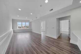 660 Grand St-Unit -401 in Jersey City, NJ - Building Photo - Building Photo