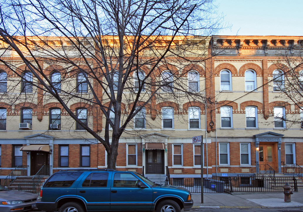 1869 Cornelia St in Flushing, NY - Building Photo