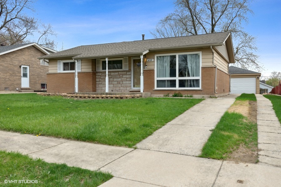 6709 164th Pl in Tinley Park, IL - Foto de edificio