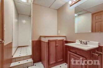 13101 Thomas Ave in Burnsville, MN - Foto de edificio - Building Photo