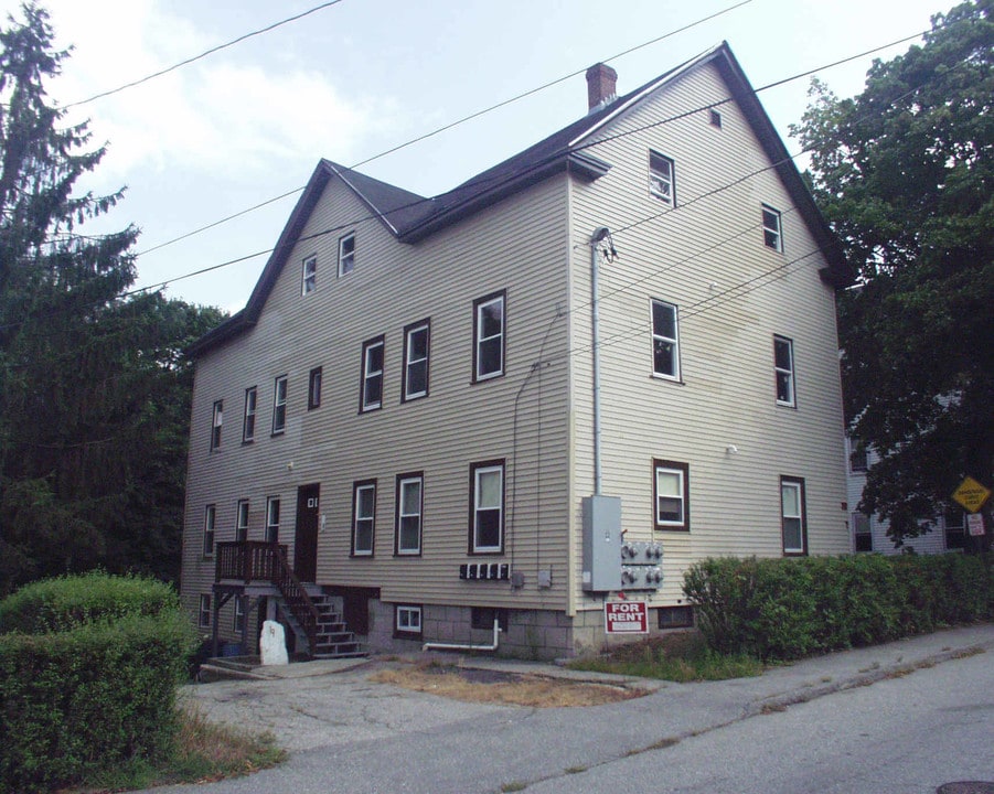 9 Goddard St in Webster, MA - Foto de edificio