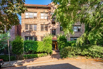 Leonard Apartments in Seattle, WA - Building Photo - Interior Photo