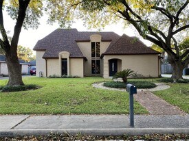 1622 Fall Valley Dr in Houston, TX - Building Photo