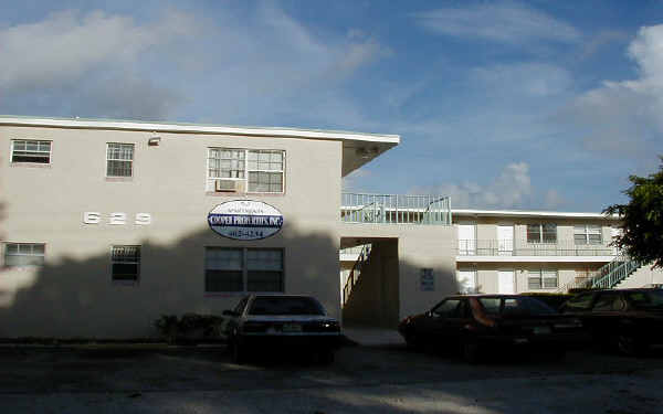 La Joila Apartments in Fort Lauderdale, FL - Building Photo - Building Photo