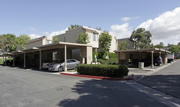 Parkwood Apartment Homes in Irvine, CA - Foto de edificio - Building Photo