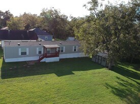 215 Live Oak St in Crosby, TX - Building Photo