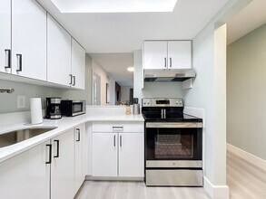 1374 SE 14th St in Fort Lauderdale, FL - Building Photo - Building Photo