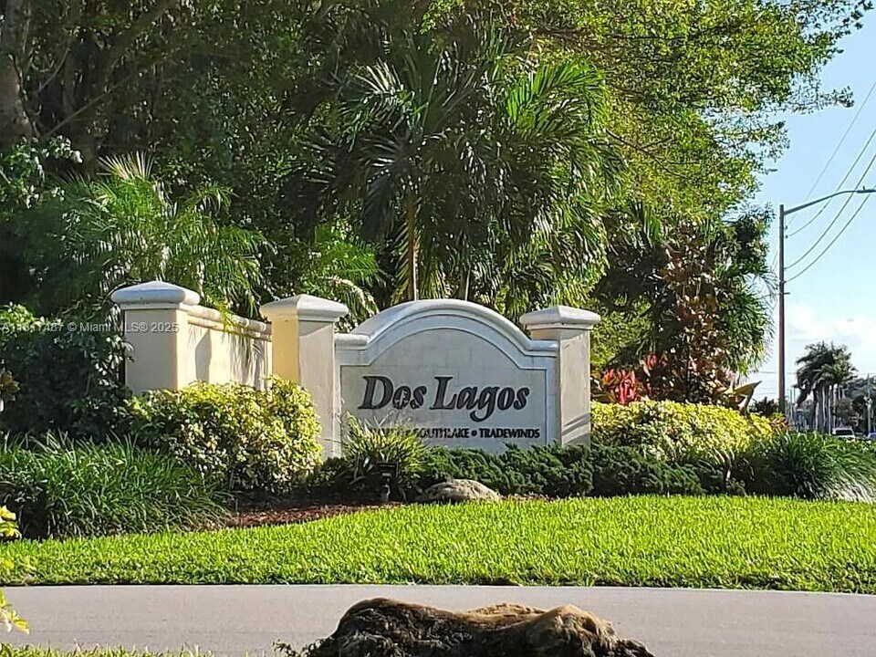 16 Vía De Casas Sur in Boynton Beach, FL - Building Photo