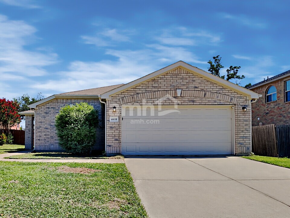 4610 Elm Point Dr in Balch Springs, TX - Building Photo