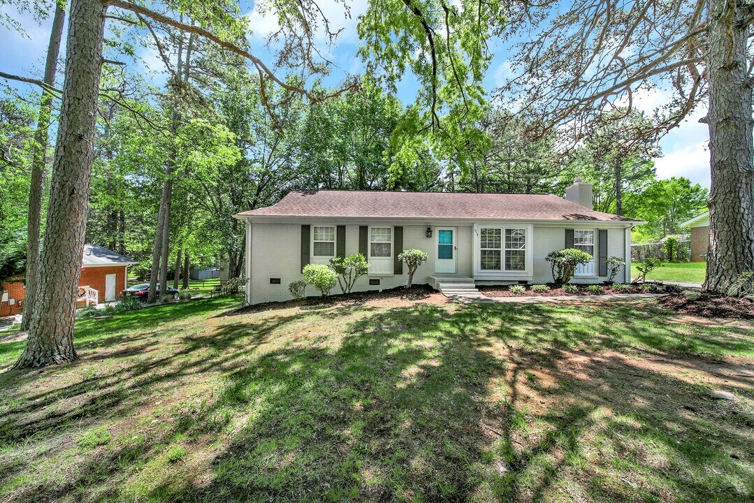 515 Wilcrest Dr in Matthews, NC - Building Photo