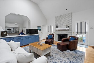 2707 Abbott Martin Rd in Nashville, TN - Building Photo - Building Photo