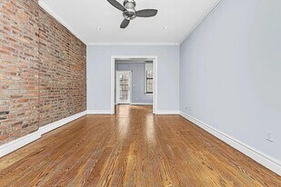 221 E 23rd St, Unit 15 in New York, NY - Building Photo