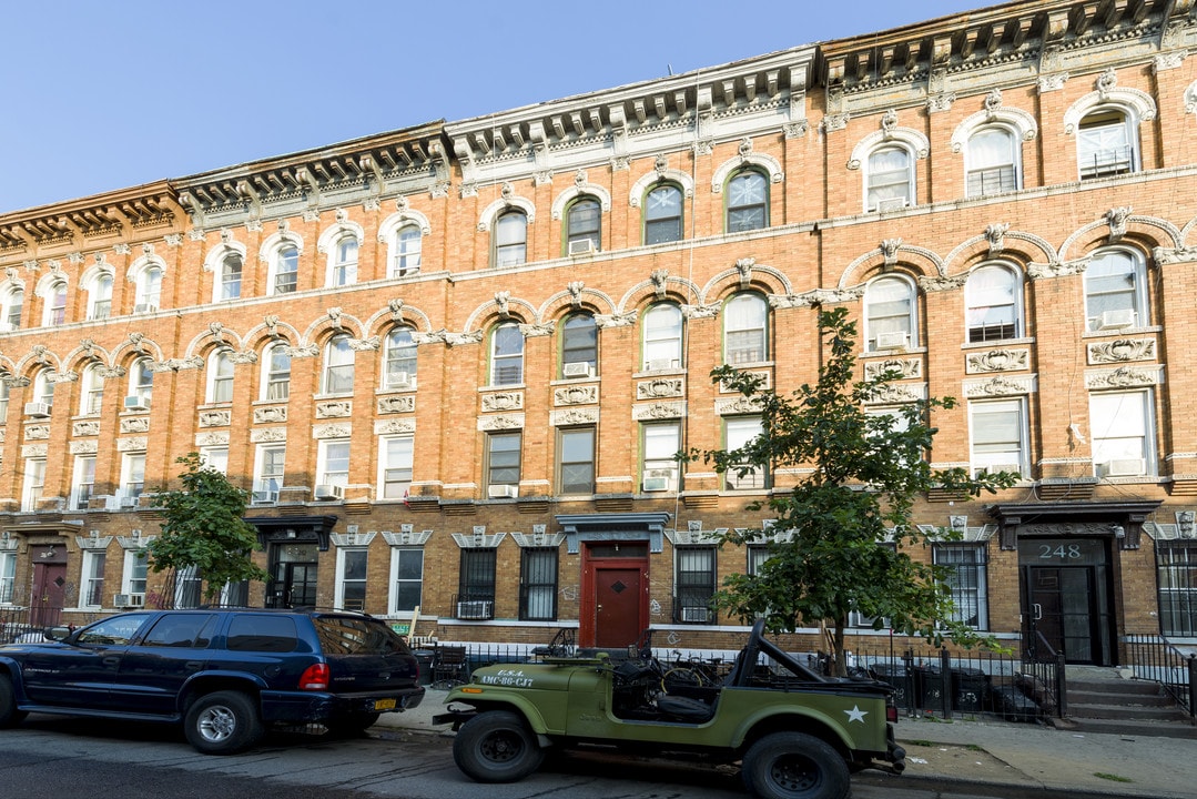 250 Stockholm St in Brooklyn, NY - Building Photo