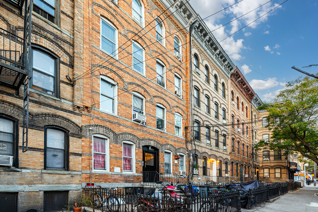 437 Bleecker St in Brooklyn, NY - Foto de edificio - Building Photo