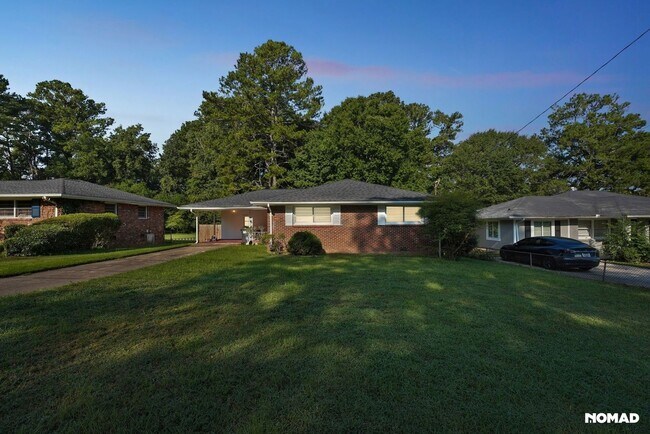 2257 Collins Dr in East Point, GA - Building Photo - Building Photo