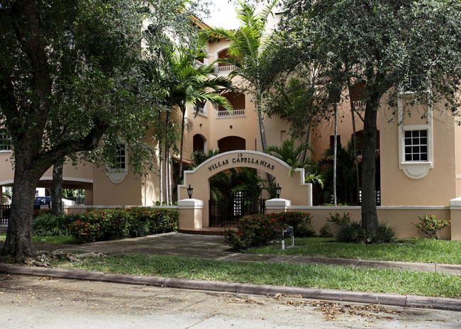 Villas Capellanias in Coral Gables, FL - Foto de edificio - Building Photo