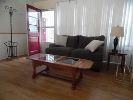 33 College St, Unit B