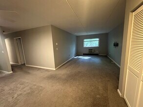 49 Windsor Dr in Holliston, MA - Foto de edificio - Building Photo