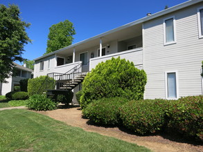 Lakeside Village in Marysville, CA - Building Photo - Building Photo