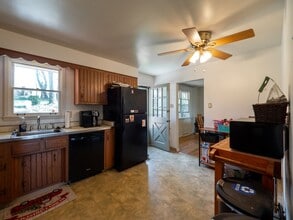 137 Warwick Dr in Pittsburgh, PA - Building Photo - Building Photo