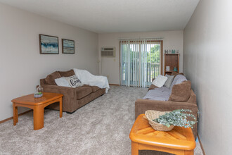 Welcome to 3Falls Apartments in Sioux Falls, SD - Building Photo - Interior Photo