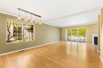 13402 NE 89th St in Redmond, WA - Building Photo - Building Photo