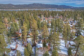 40157 Highland Rd in Big Bear Lake, CA - Foto de edificio - Building Photo