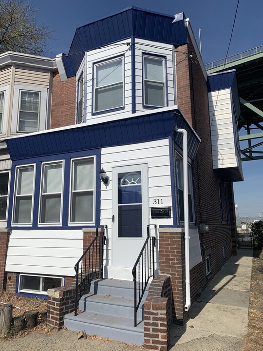 311 Sherman St in Gloucester City, NJ - Building Photo