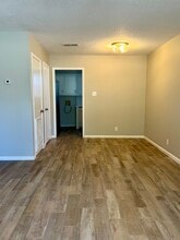 504 S 28th St in Nederland, TX - Foto de edificio - Building Photo