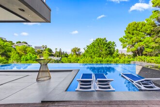 3712 Broadlawn Dr in Los Angeles, CA - Foto de edificio - Building Photo