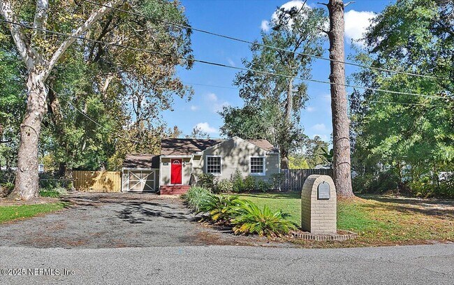 5637 Bishop Ln in Jacksonville, FL - Building Photo - Building Photo