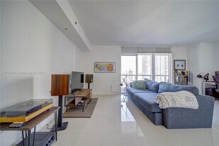 50 Biscayne Blvd, Unit 1903 in Miami, FL - Building Photo