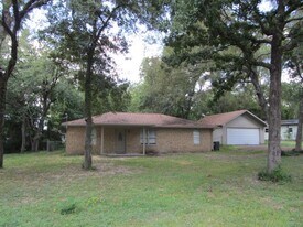 61 Veronica Ln in Huntsville, TX - Building Photo