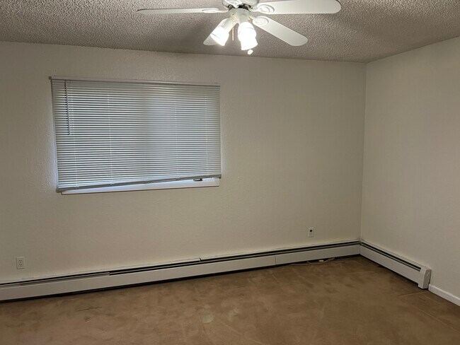 1701 Roosevelt Dr, Unit 3 in Anchorage, AK - Building Photo - Building Photo